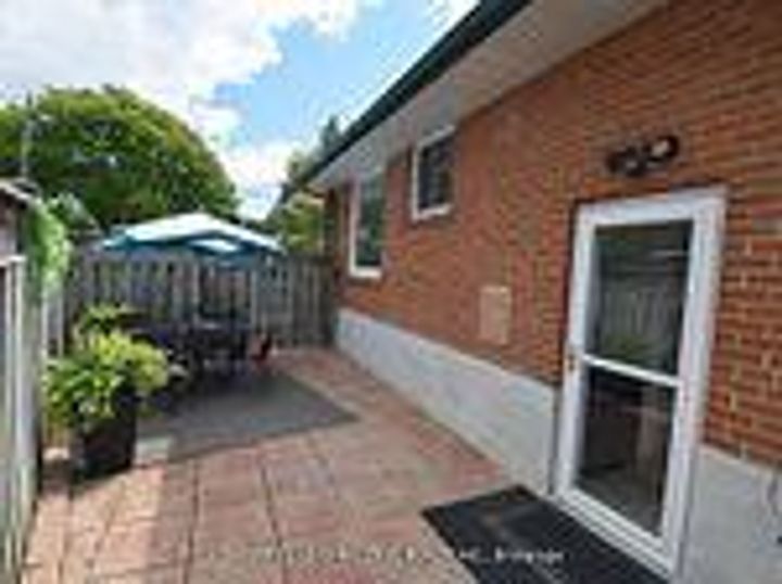 Photo 2 at 84 Allanford Road, Sullivan, Toronto