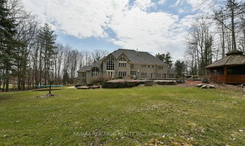 Photo 4 at 65 Offord Crescent, Bayview Southeast, Aurora