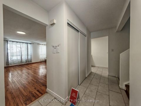 Photo 2 at 18 Camberley Court, Malvern, Toronto