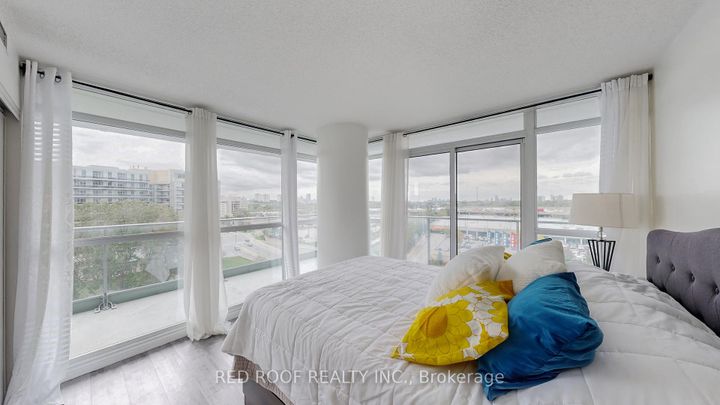 Photo 8 at 711 - 33 Singer Court, Bayview Village, Toronto