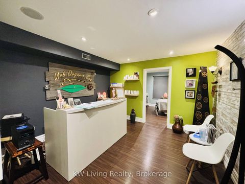 Photo 1 at Second Floor - 701 Mount Pleasant Road, Mount Pleasant East, Toronto