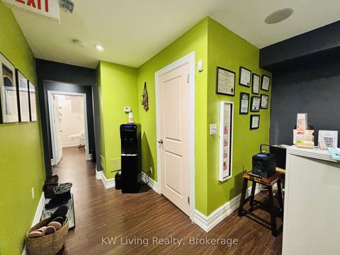 Photo 3 at Second Floor - 701 Mount Pleasant Road, Mount Pleasant East, Toronto