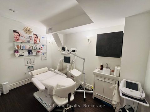 Photo 6 at Second Floor - 701 Mount Pleasant Road, Mount Pleasant East, Toronto