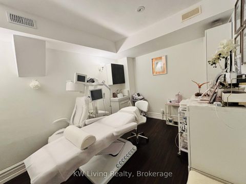 Photo 7 at Second Floor - 701 Mount Pleasant Road, Mount Pleasant East, Toronto