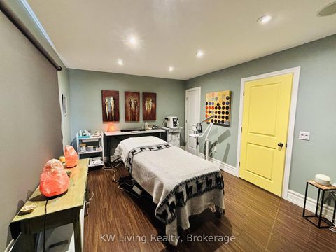 Photo 8 at Second Floor - 701 Mount Pleasant Road, Mount Pleasant East, Toronto