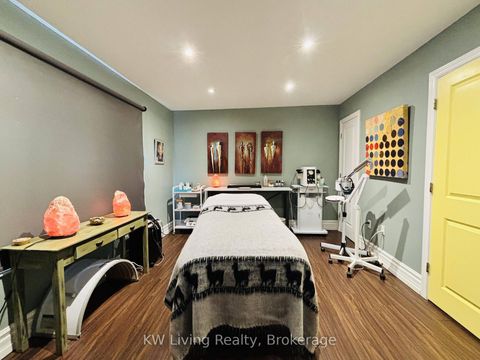 Photo 9 at Second Floor - 701 Mount Pleasant Road, Mount Pleasant East, Toronto