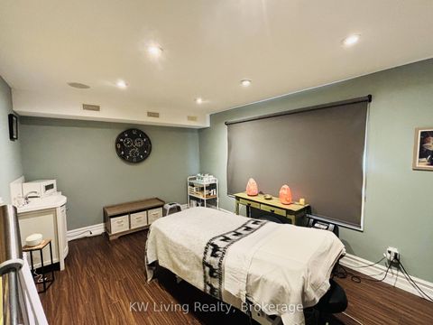 Photo 10 at Second Floor - 701 Mount Pleasant Road, Mount Pleasant East, Toronto