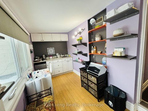 Photo 13 at Second Floor - 701 Mount Pleasant Road, Mount Pleasant East, Toronto