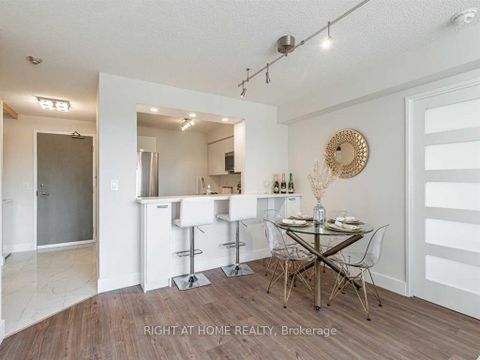 Photo 5 at 215 - 555 Wilson Hts Boulevard, Clanton Park, Toronto