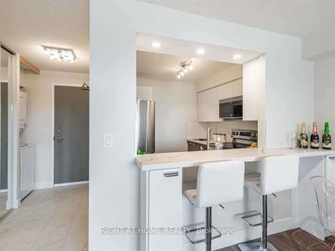 Photo 7 at 215 - 555 Wilson Hts Boulevard, Clanton Park, Toronto