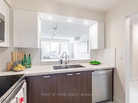Photo 9 at 215 - 555 Wilson Hts Boulevard, Clanton Park, Toronto