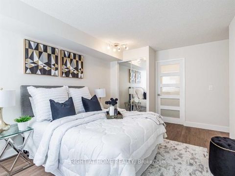 Photo 11 at 215 - 555 Wilson Hts Boulevard, Clanton Park, Toronto