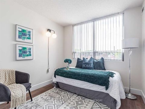 Photo 13 at 215 - 555 Wilson Hts Boulevard, Clanton Park, Toronto