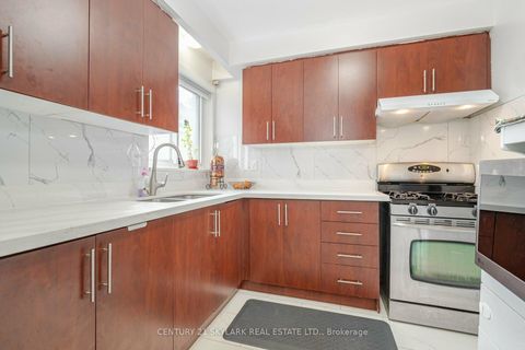 Photo 4 at 26 - 435 Silverstone Drive, Clairville, Toronto