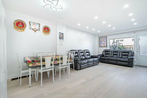Photo 5 at 26 - 435 Silverstone Drive, Clairville, Toronto