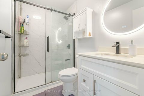 Photo 11 at 26 - 435 Silverstone Drive, Clairville, Toronto