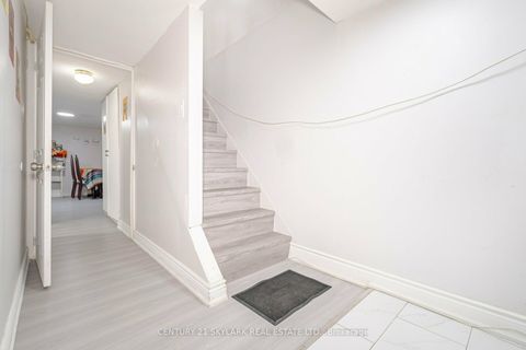 Photo 12 at 26 - 435 Silverstone Drive, Clairville, Toronto