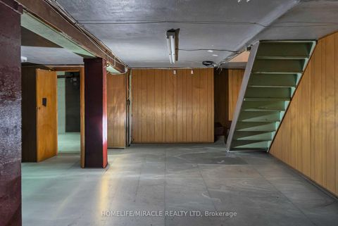 Photo 37 at 2789 Lakeshore Boulevard W, New Toronto, Toronto