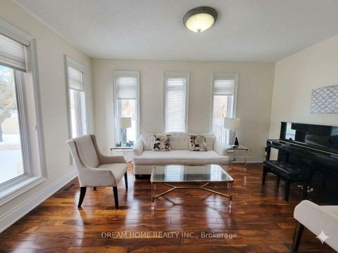 Photo 2 at 735 Foxcroft Boulevard, Wyndham, Newmarket