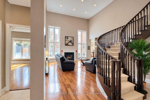 Photo 4 at 735 Foxcroft Boulevard, Wyndham, Newmarket