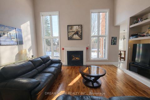 Photo 5 at 735 Foxcroft Boulevard, Wyndham, Newmarket