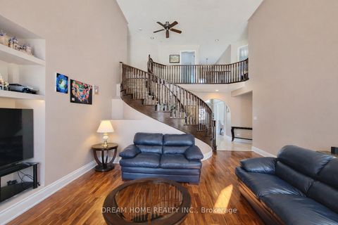 Photo 6 at 735 Foxcroft Boulevard, Wyndham, Newmarket