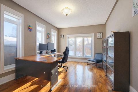 Photo 7 at 735 Foxcroft Boulevard, Wyndham, Newmarket