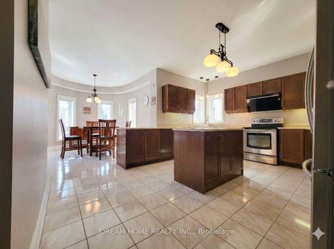 Photo 8 at 735 Foxcroft Boulevard, Wyndham, Newmarket