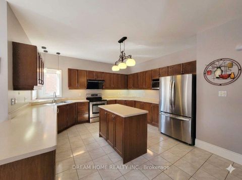 Photo 9 at 735 Foxcroft Boulevard, Wyndham, Newmarket