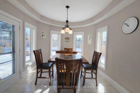 Photo 10 at 735 Foxcroft Boulevard, Wyndham, Newmarket