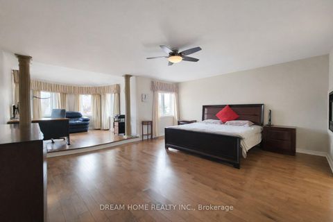 Photo 11 at 735 Foxcroft Boulevard, Wyndham, Newmarket