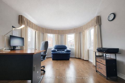 Photo 13 at 735 Foxcroft Boulevard, Wyndham, Newmarket