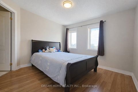 Photo 15 at 735 Foxcroft Boulevard, Wyndham, Newmarket