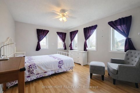 Photo 16 at 735 Foxcroft Boulevard, Wyndham, Newmarket