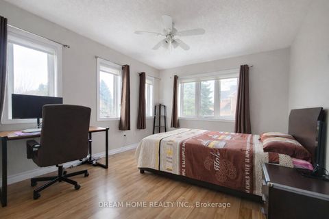 Photo 17 at 735 Foxcroft Boulevard, Wyndham, Newmarket