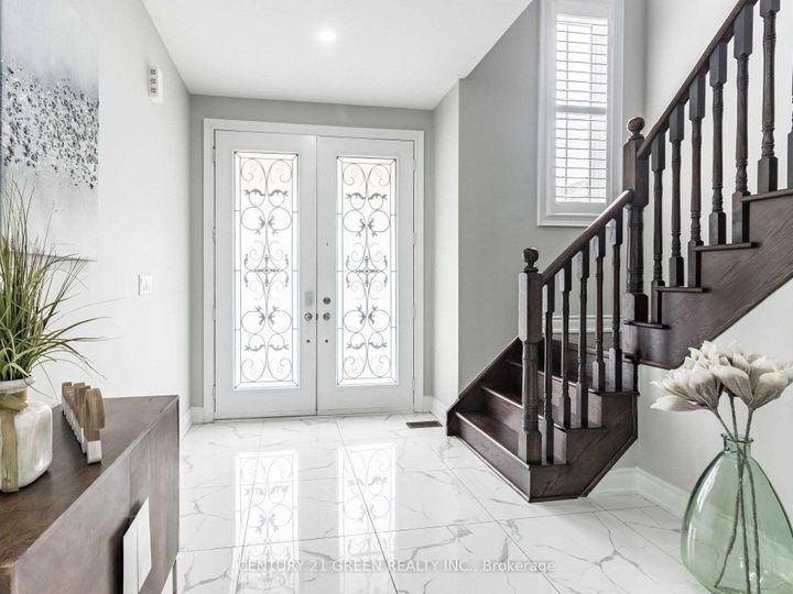 Photo 3 at 39 Argelia Crescent, Credit Valley, Brampton