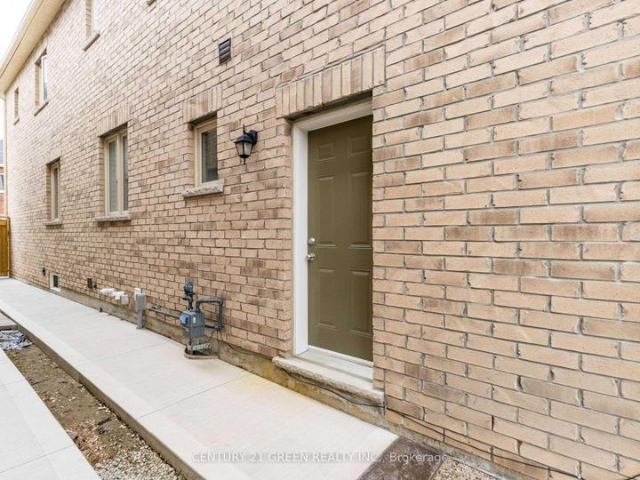 Photo 38 at 39 Argelia Crescent, Credit Valley, Brampton