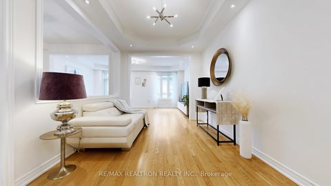 Photo 2 at 10 Gower Drive, Rural Aurora, Aurora