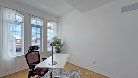 Photo 4 at 10 Gower Drive, Rural Aurora, Aurora