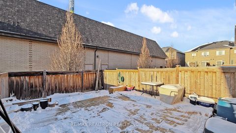 Photo 7 at 10 Gower Drive, Rural Aurora, Aurora