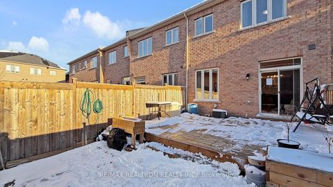 Photo 8 at 10 Gower Drive, Rural Aurora, Aurora