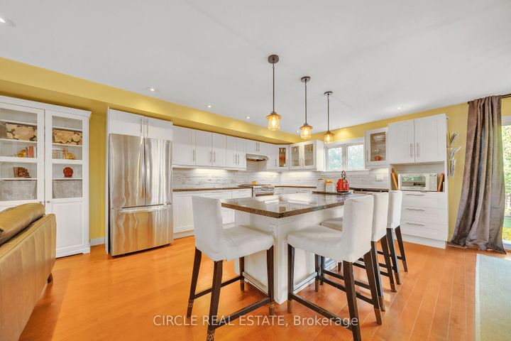 Photo 9 at 1043 Shaw Drive, Lakeview, Mississauga