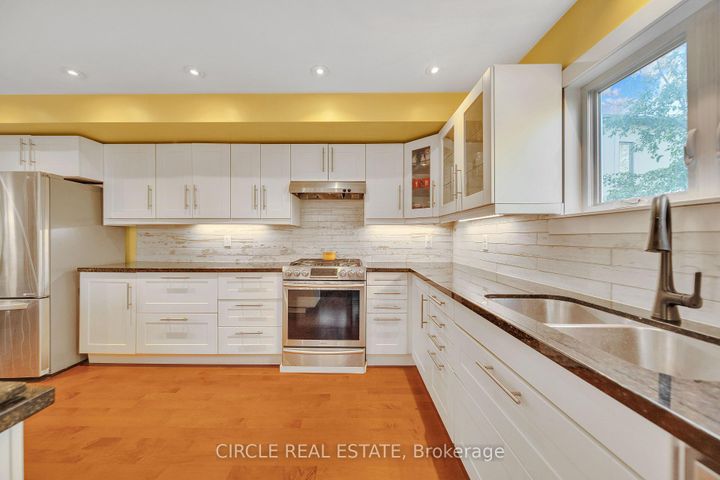 Photo 10 at 1043 Shaw Drive, Lakeview, Mississauga