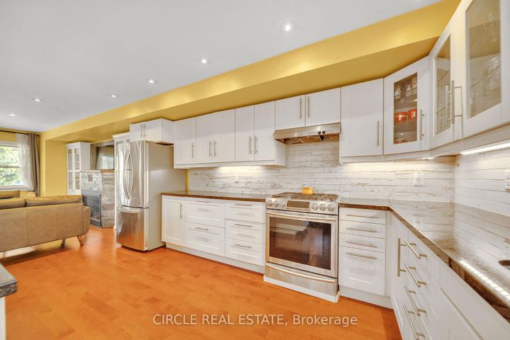 Photo 11 at 1043 Shaw Drive, Lakeview, Mississauga