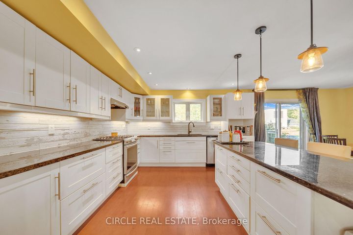 Photo 12 at 1043 Shaw Drive, Lakeview, Mississauga