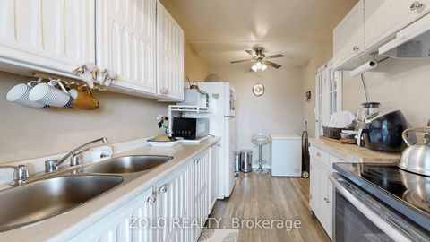 Photo 13 at 1015 - 2 Glamorgan Avenue, Dorset Park, Toronto