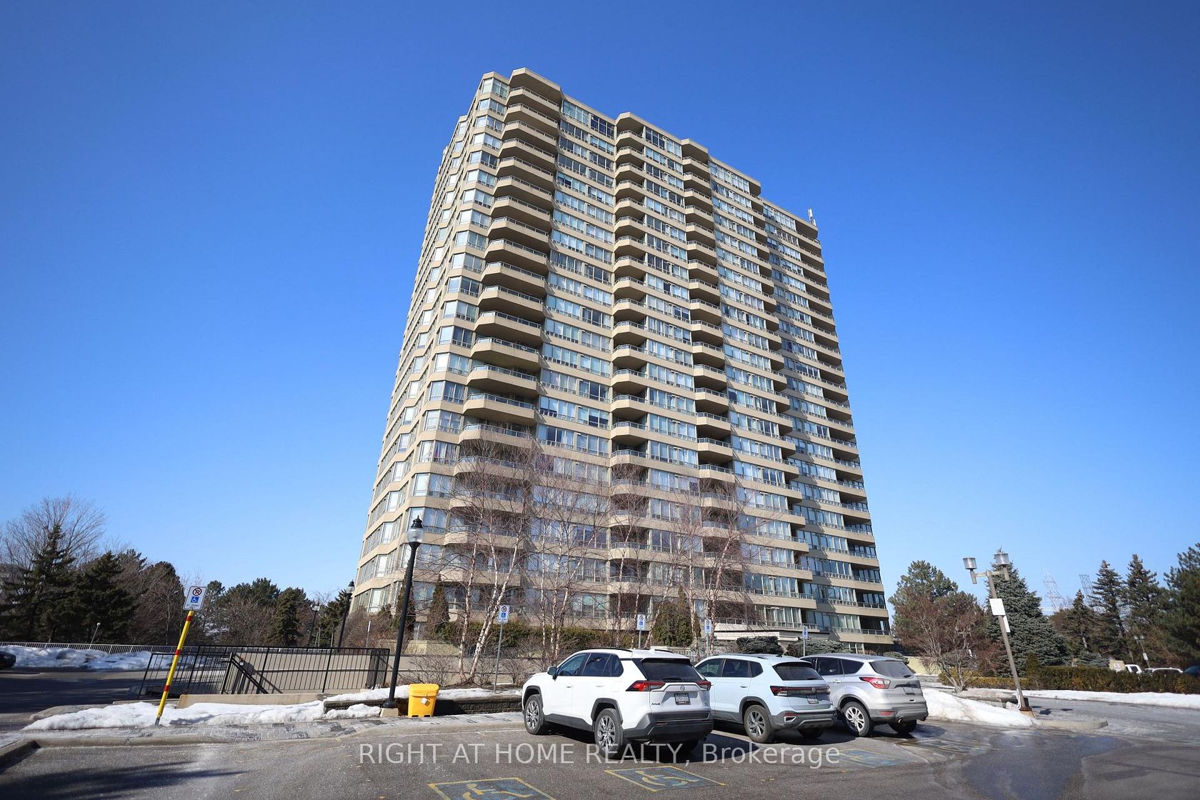 1605 - 10 Torresdale Avenue W, Branson, Toronto 