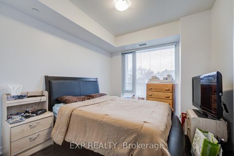 Photo 6 at 209 - 223 St Clair Avenue W, Casa Loma, Toronto