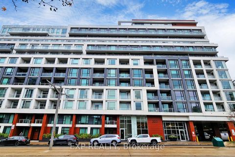 Photo 15 at 209 - 223 St Clair Avenue W, Casa Loma, Toronto