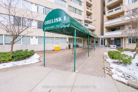 Photo 2 at 610 - 3590 Kaneff Crescent, Mississauga Valleys, Mississauga
